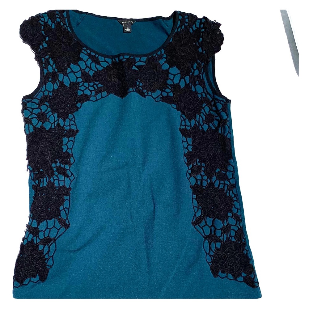 Ann Taylor green top with detailed embroidery
